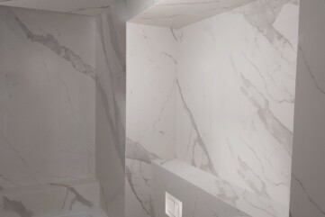 A bathroom - Bianco Statuario Venato LARGE FORMAT CERAMICS
