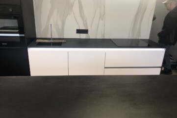 Kitchen worktops -Calce Nero quartz sinters